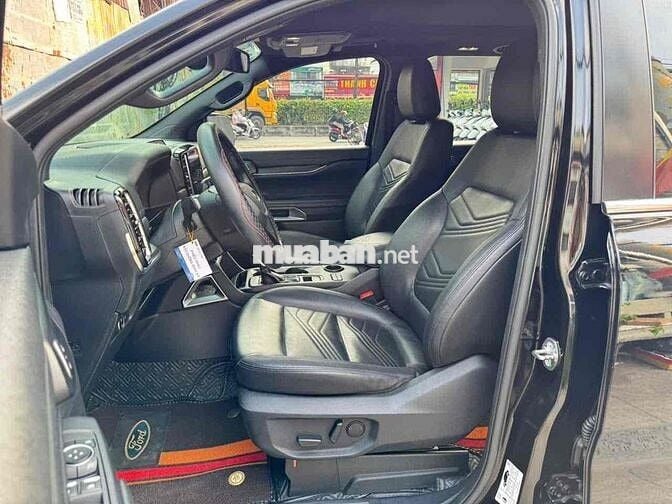 Ford Everest 2022 1 cầu (4x2) Đen