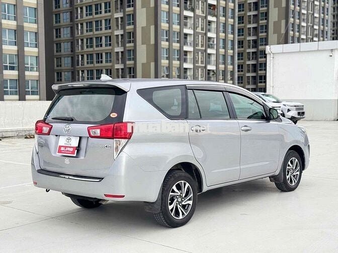 Toyota Innova 2.0E MT 2021 Bạc Số sàn