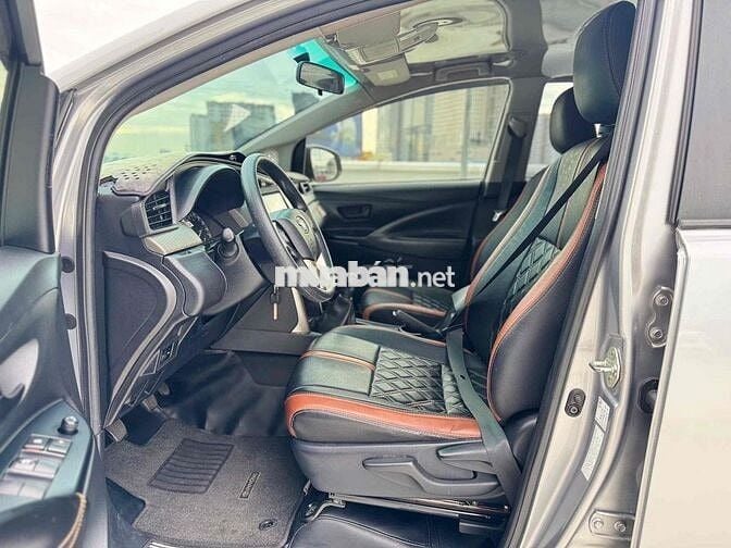 Toyota Innova 2.0E MT 2021 Bạc Số sàn