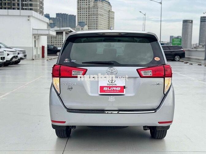 Toyota Innova 2.0E MT 2021 Bạc Số sàn