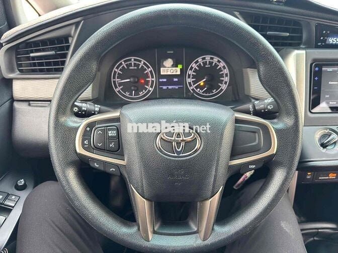 Toyota Innova 2.0E MT 2021 Bạc Số sàn