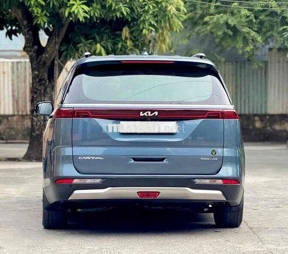 Kia Carnival 2.2D Signature 2022 Xanh ngọc