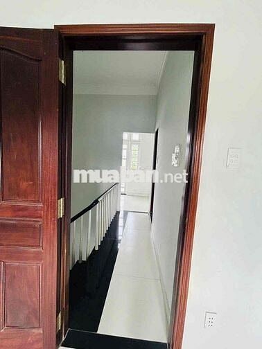 NHÀ GẦN TRƯỜNG CẤP 1..2..3. TRỆT 2 LẦU 3PN 3WC. XE HƠI ĐỖ CỬA