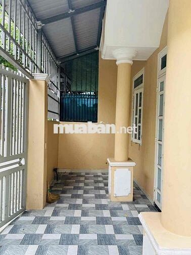 NHÀ GẦN TRƯỜNG CẤP 1..2..3. TRỆT 2 LẦU 3PN 3WC. XE HƠI ĐỖ CỬA