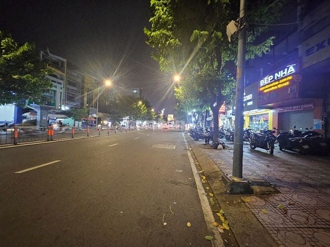 TÔI CẦN BÁN 239 LÝ THÁI TỔ GẦN CV GIỌT NƯỚC HẦM 6 TẦNG T.MÁY GIÁ 42 TỶ