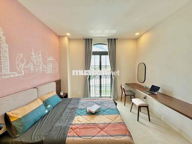 Phòng ban công gần sân bay Tân Sơn Nhất, đường Yên Thế