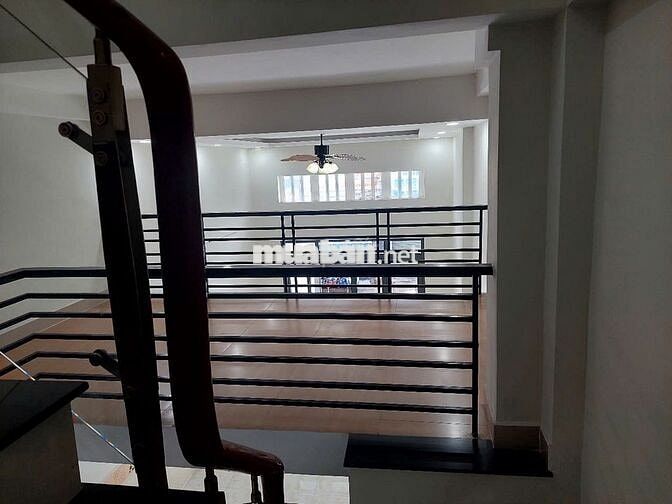 Cho thuê mặt bằng kinh doanh ngay chợ - nhà mới- 3 phòng ngủ