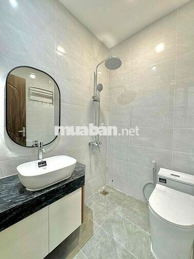Phòng ban công gần sân bay Tân Sơn Nhất, đường Yên Thế