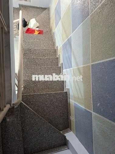 Chủ cho thuê nhà đg xe hơi DT:40m2 giá 7tr/thg lầu HBC,TĐ