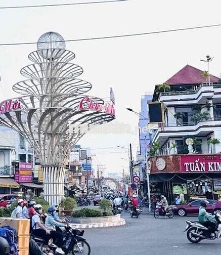 Cho thuê nhà Ngay Vòng xoay Lái Thiêu Cách Mạng Tháng 8