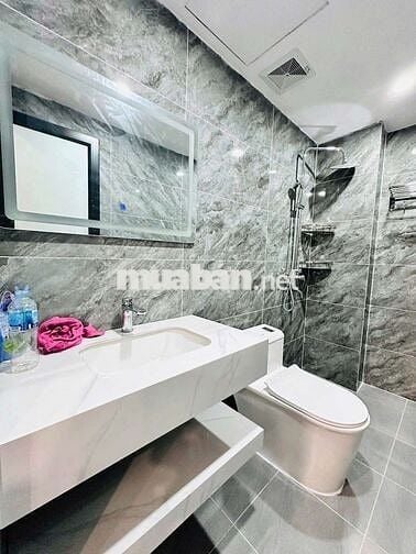 Cho thuê nhà Đội Cấn 40m², 6 tầng, thang máy, 3PN, 18 triệu/tháng