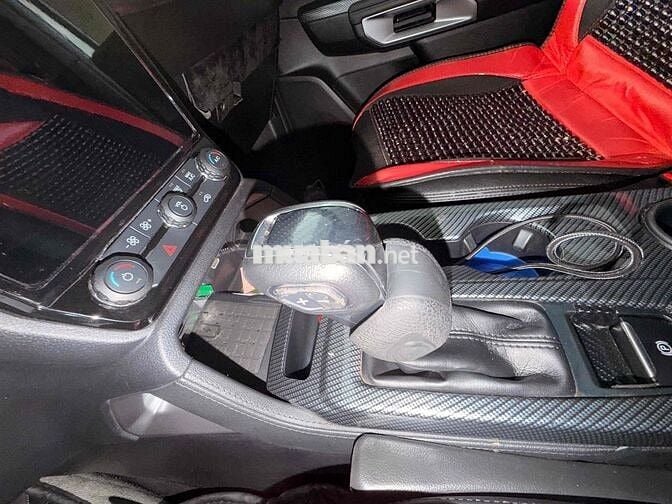 Ford Everest Titanium 1C 2023 Trắng 7 chỗ