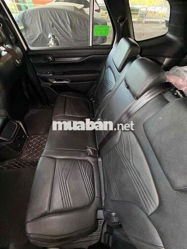 Ford Everest Titanium 1C 2023 Trắng 7 chỗ