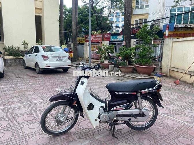 Honda Dream Cổ điển Trắng đen