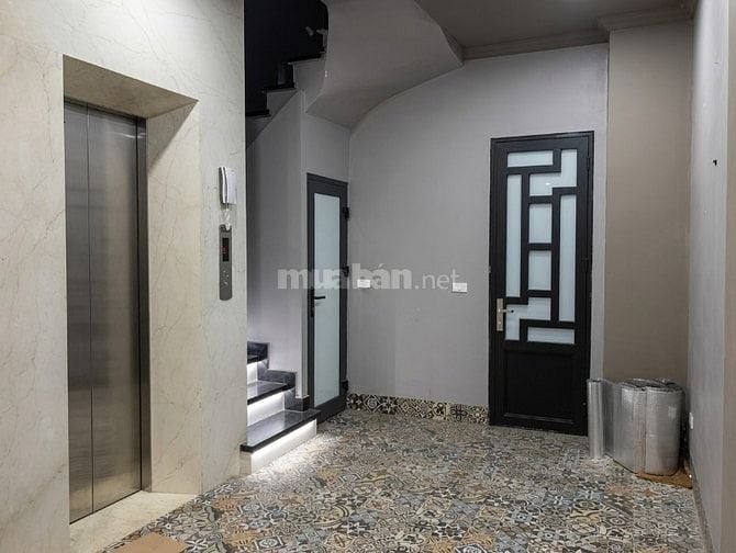 Cho thuê nhà Vĩnh Tuy, 55m2 x 7 tầng, thang máy, ngõ ô tô, 30tr/t