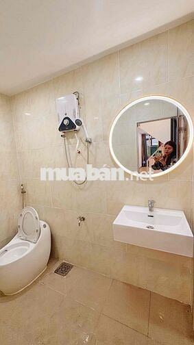 Bán nhà trung tâm q10 ( cách mặt tiền vài mét 2 cửa thoát hiểm )