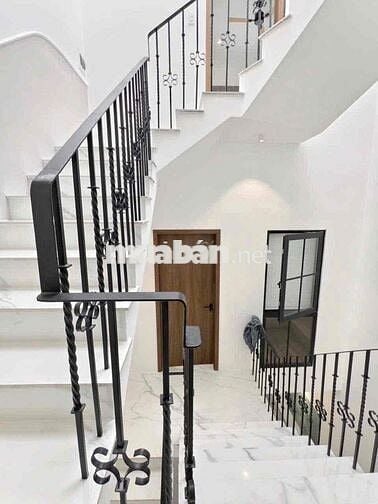 135 CHO THUÊ NHÀ 3 TẦNG 3PN HƯỚNG ĐÔNG MÁT MẺ