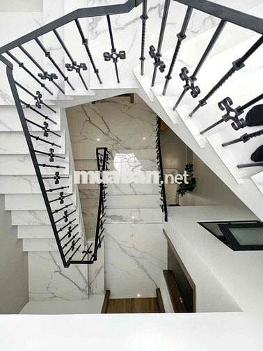 135 CHO THUÊ NHÀ 3 TẦNG 3PN HƯỚNG ĐÔNG MÁT MẺ