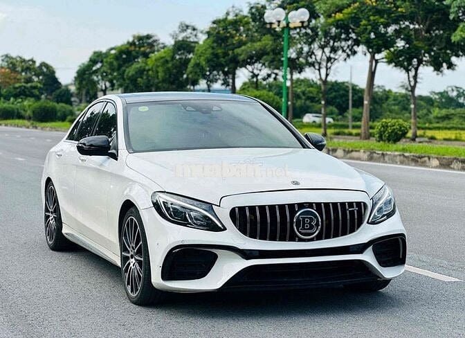 Mercedes C300 AMG 2017 Trắng lên 100tr tiền đồ