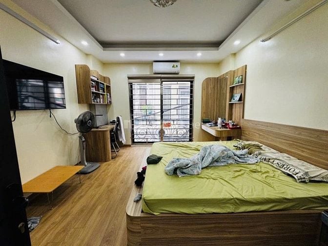 Bán Nhà Đẹp Hoàng Mai, lô góc 32m2, 5 tầng, mặt tiền 3.4m2, Ô tô tránh
