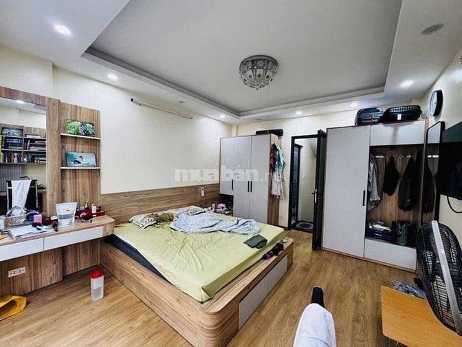 Bán Nhà Đẹp Hoàng Mai, lô góc 32m2, 5 tầng, mặt tiền 3.4m2, Ô tô tránh