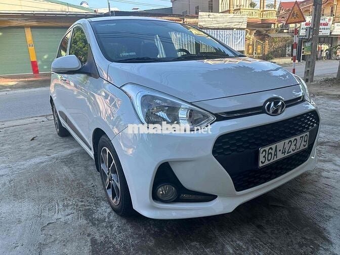Hyundai Grand i10 Trắng Xăng