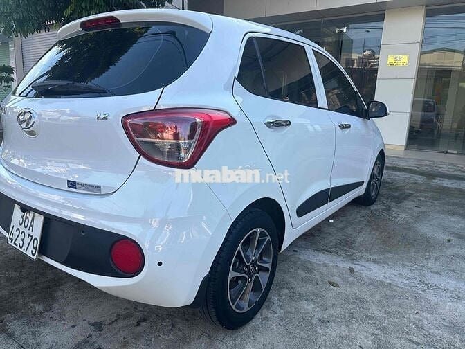 Hyundai Grand i10 Trắng Xăng