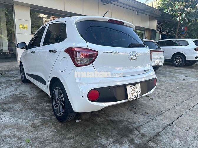 Hyundai Grand i10 Trắng Xăng