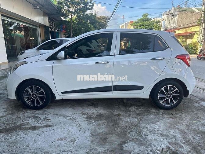 Hyundai Grand i10 Trắng Xăng
