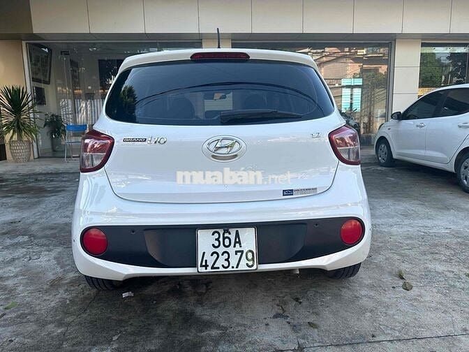 Hyundai Grand i10 Trắng Xăng