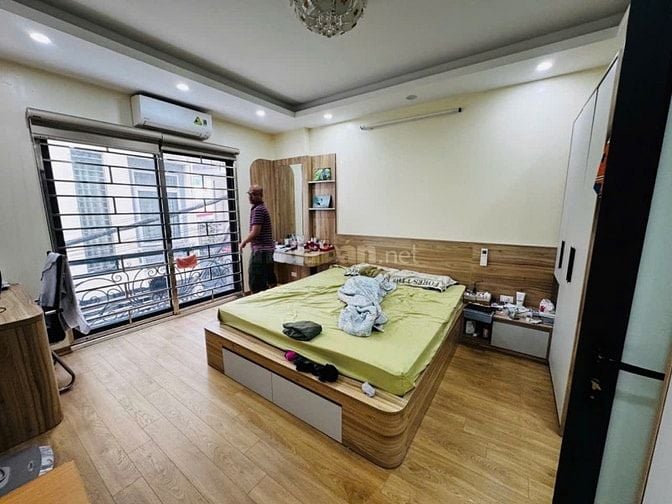 Bán Nhà Đẹp Hoàng Mai, lô góc 32m2, 5 tầng, mặt tiền 3.4m2, Ô tô tránh