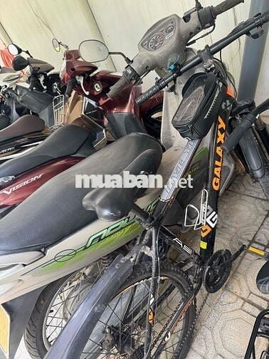 Yamaha Nouvo Bạc và xe đạp Galaxy