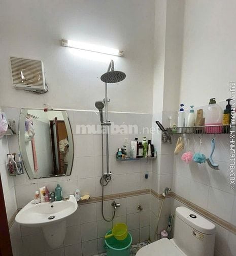 Nhà hẻm 3,2m 1/ sát HXH đậu CMT8. 3,9mx13,5m.Nhà 3 tầng mới.Giá 7.5 tỷ