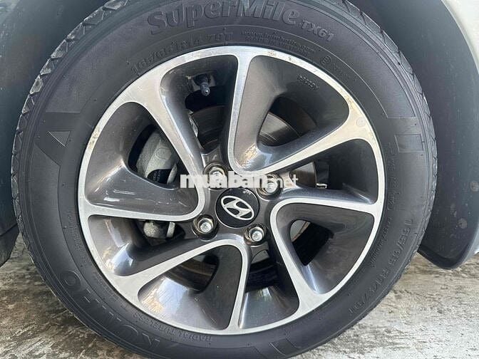 Hyundai Grand i10 Trắng Xăng