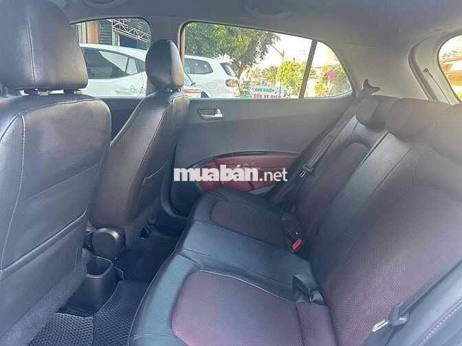 Hyundai Grand i10 Trắng Xăng