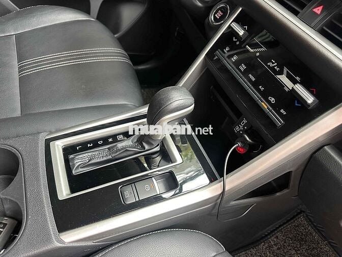 Mitsubishi Xpander Premium 2022 trăng Tự động