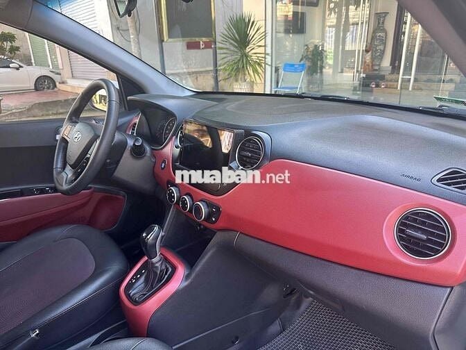 Hyundai Grand i10 Trắng Xăng