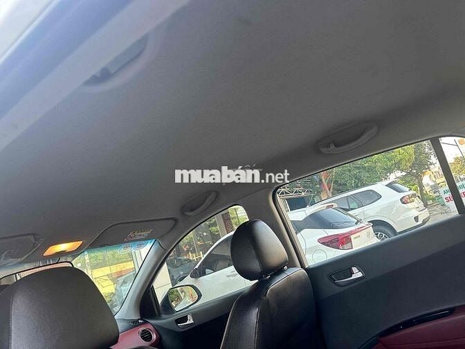 Hyundai Grand i10 Trắng Xăng