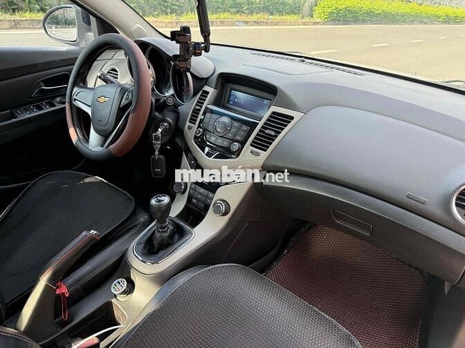 Chevrolet Cruze LT 2018 so Sàn Trắng