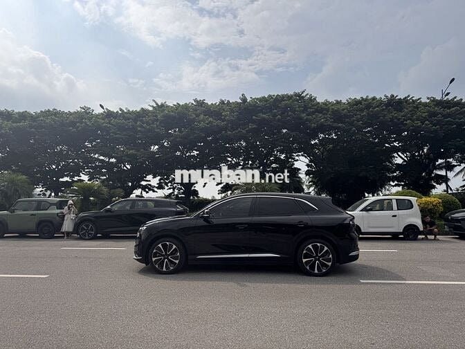 VinFast VF8 Plus 2023 Đen 5000 km