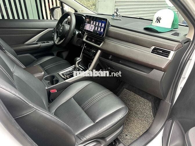 Mitsubishi Xpander Premium 2022 trăng Tự động