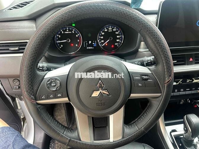 Mitsubishi Xpander Premium 2022 trăng Tự động