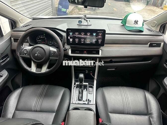 Mitsubishi Xpander Premium 2022 trăng Tự động