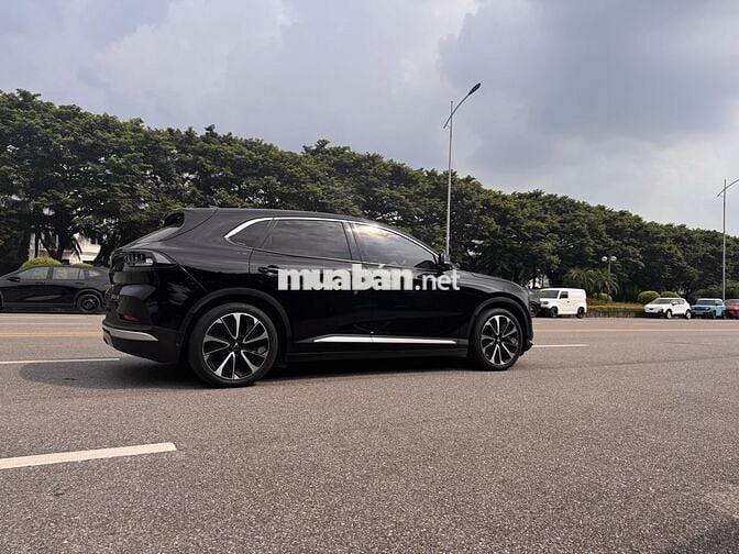 VinFast VF8 Plus 2023 Đen 5000 km