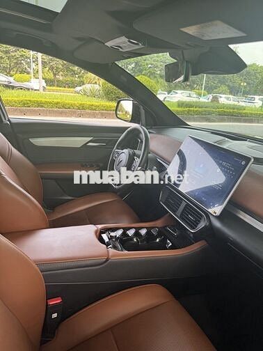 VinFast VF8 Plus 2023 Đen 5000 km