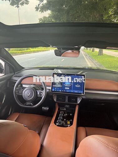 VinFast VF8 Plus 2023 Đen 5000 km