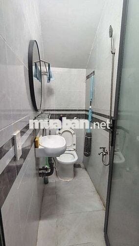 phòng mặt tiền, dưoí đất, bao điện nước wifi