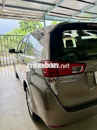 Toyota Innova 2018 E MT Số sàn Nâu vàng 106k km