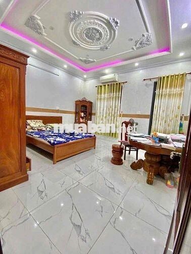 Nhà 2 lầu 4pn có nội thất KDC Quân Báo