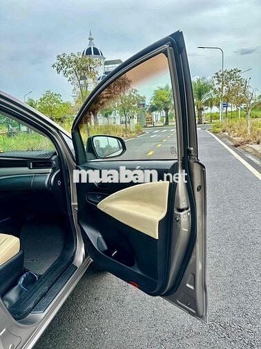 Toyota Innova 2018 E MT Số sàn Nâu vàng 106k km